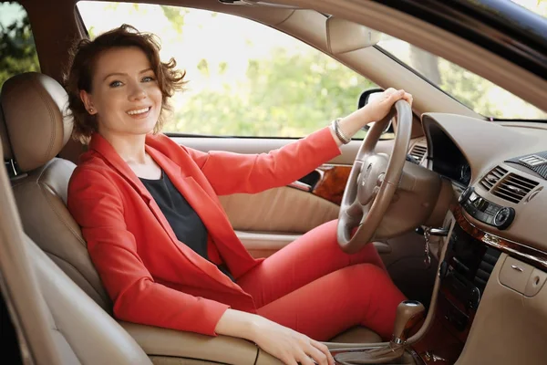 Woman driving a car — Stock Photo, Image