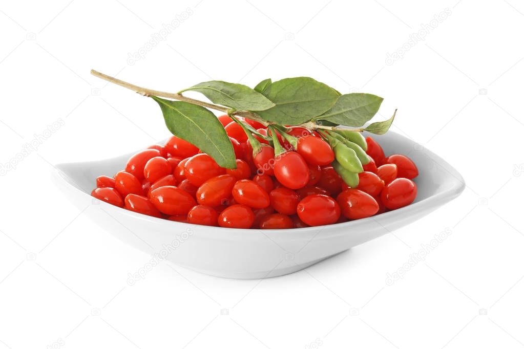 Plate with goji berries 