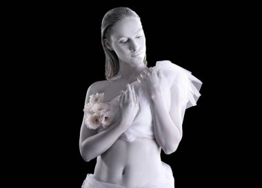 Güzel genç kadın inanılmaz vücut sanatı ile 