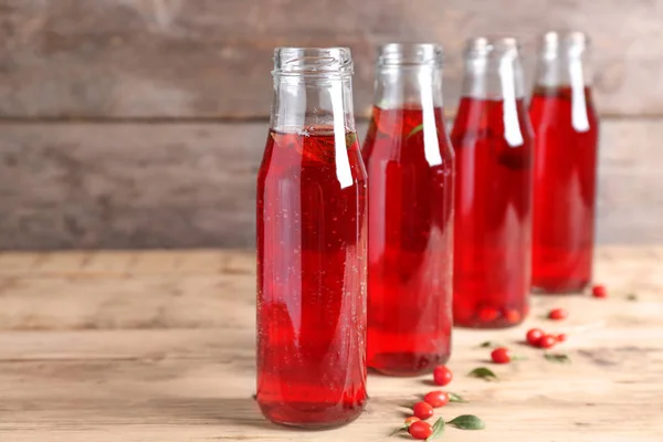 Bottiglie con succo di goji — Foto Stock