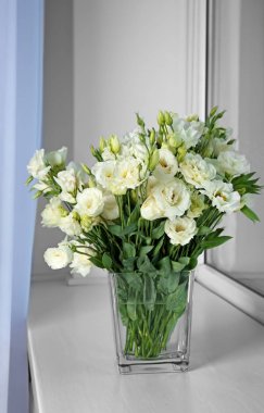 Eustoma çiçekli vazo 