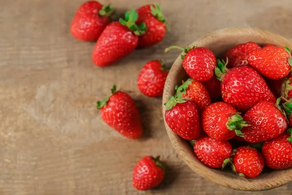 Composizione con fragole rosse — Foto Stock