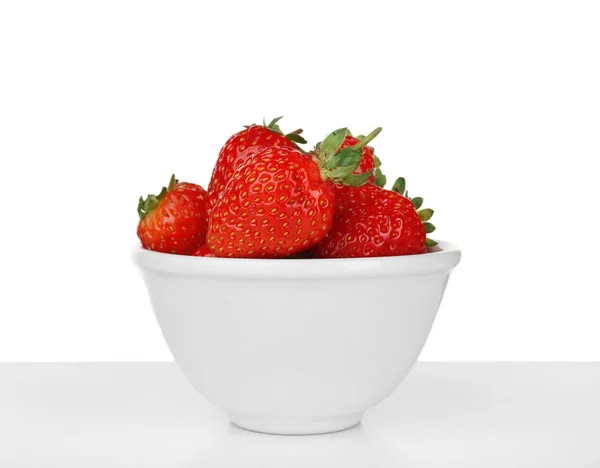 Komposition mit roten Erdbeeren — Stockfoto