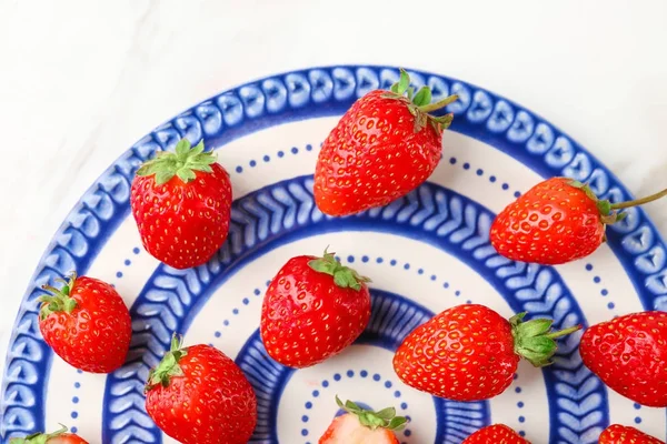 成分与红色草莓 — 图库照片