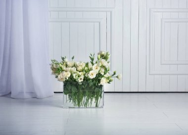 Eustoma çiçekli vazo 