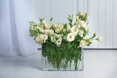 Eustoma çiçekli vazo 