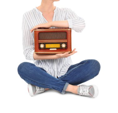 retro radyo kadınla