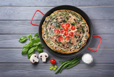 Ispanak frittata ile kızartma tavası