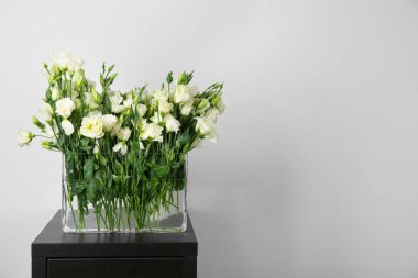 Eustoma çiçekli vazo 