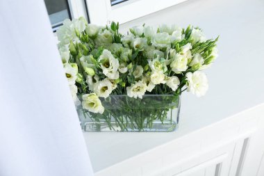 Eustoma çiçekli vazo 