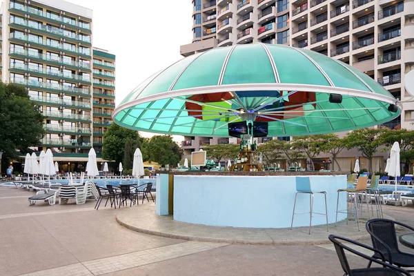 Moderno bar de playa cerca de hotel de lujo — Foto de Stock