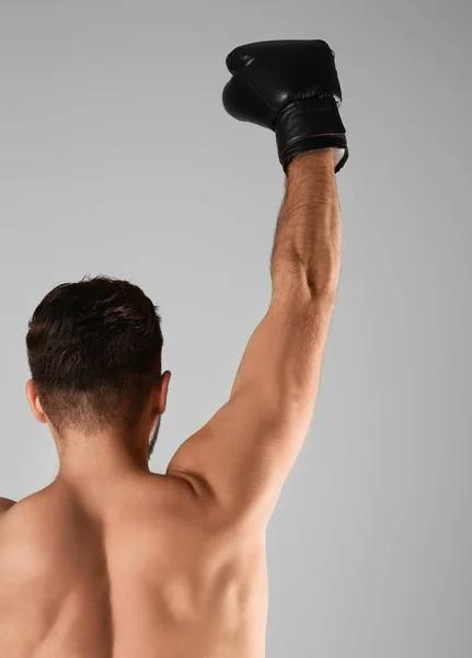 Boxeador masculino sobre fondo claro — Foto de Stock