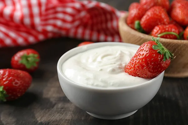 Composición con fresas rojas — Foto de Stock