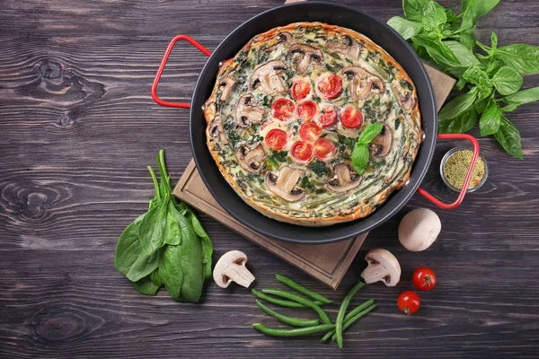 Frigideira com espinafre frittata — Fotografia de Stock