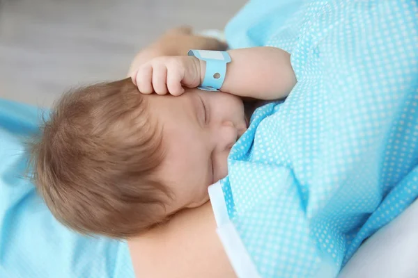 Mutter mit süßem Baby — Stockfoto