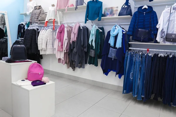 Különböző ruhák Shop — Stock Fotó