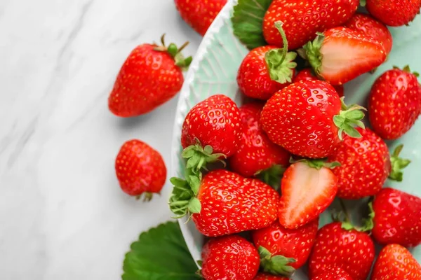 Samenstelling met rode aardbeien — Stockfoto