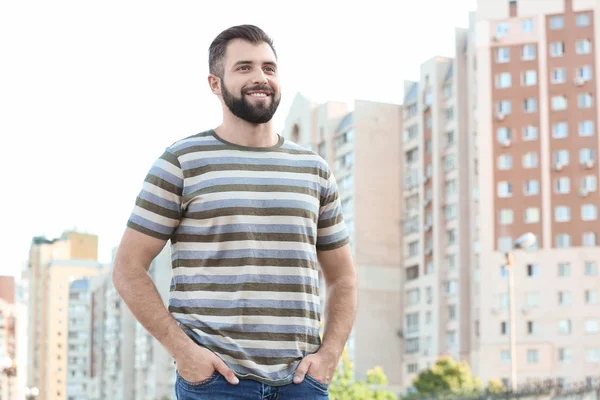 Handsome man in casual clothes — Stock Photo, Image