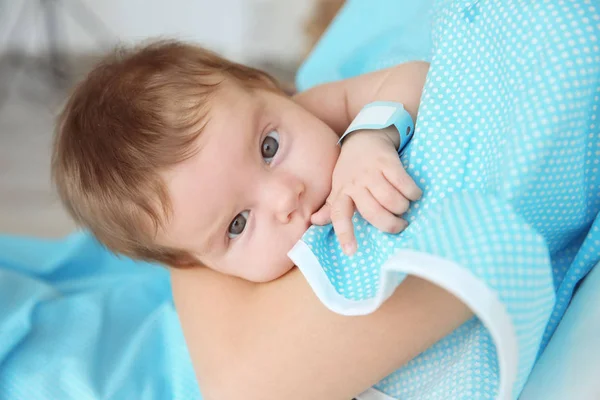 Mutter mit süßem Baby — Stockfoto