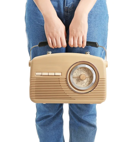 Vrouw met retro radio — Stockfoto