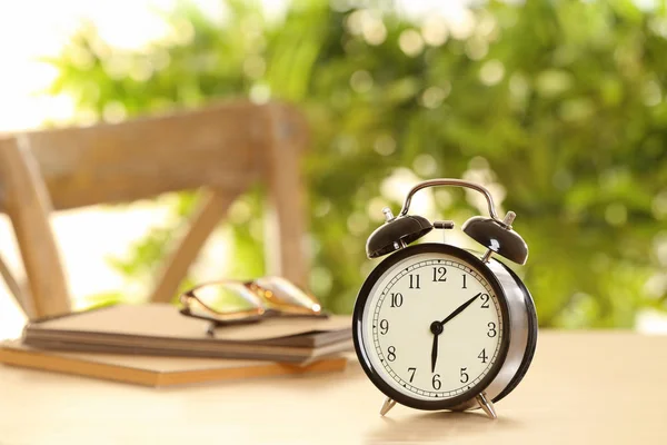 Alarm clock on table — Stock Photo, Image