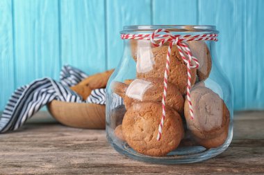 Cam Kavanoz ile lezzetli yulaf ezmeli kurabiye 