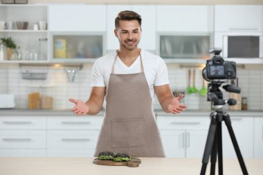 Genç blogger video kayıt  