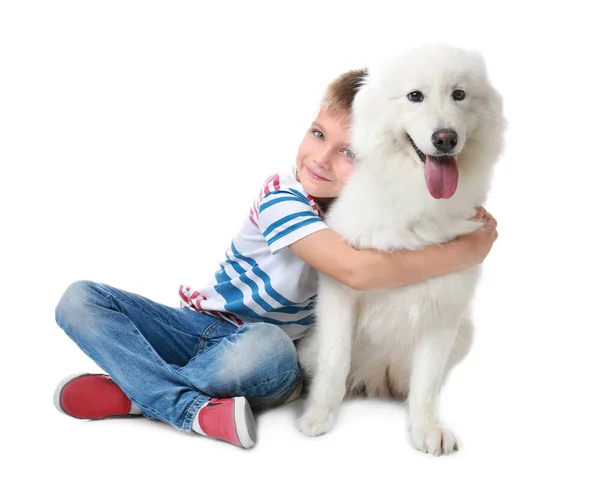 Kleine jongen met hond — Stockfoto