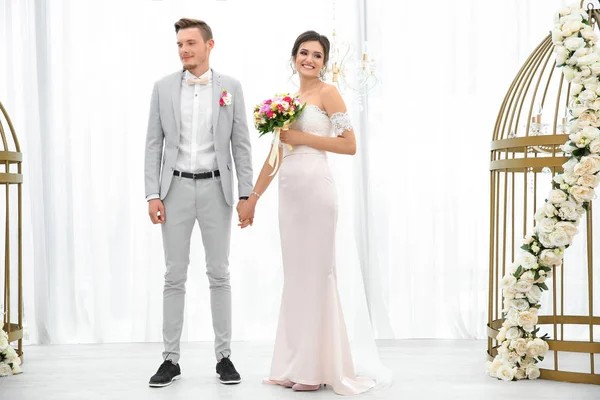Schönes Paar am Hochzeitstag — Stockfoto