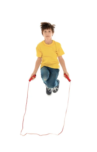 Bonito menino pulando corda — Fotografia de Stock