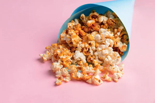 Paper cone with tasty caramel popcorn — Stock Photo, Image