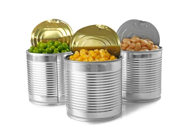 Latas de lata abertas com alimentos diferentes no fundo branco — Fotografia de Stock