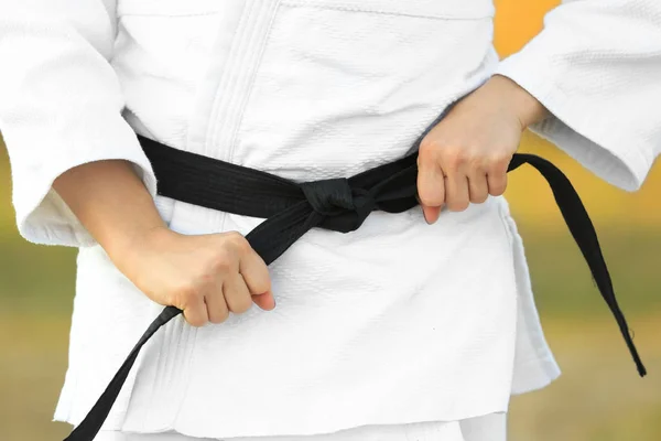 Instructora de karate al aire libre — Foto de Stock