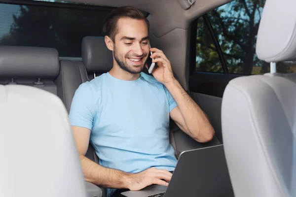 Young man with laptop — Stock Photo, Image