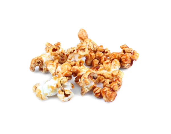 Karamell popcorn på vit bakgrund — Stockfoto