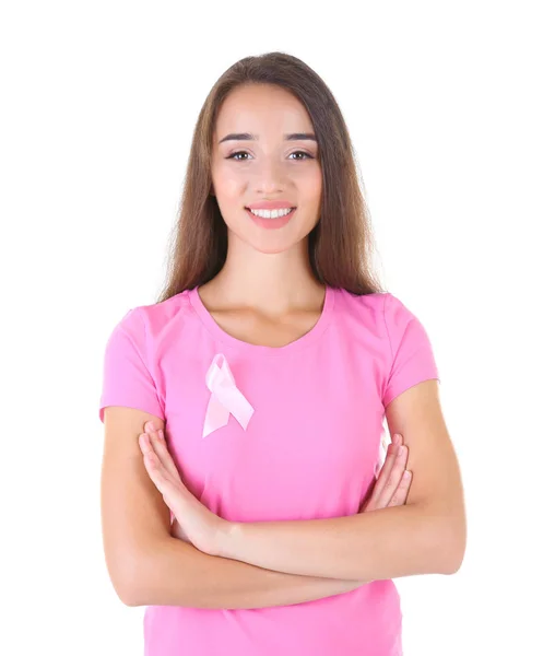 Mulher bonita vestindo t-shirt com fita rosa no fundo branco — Fotografia de Stock