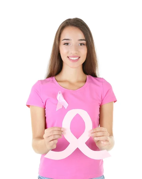 Krásná žena držící symbolem povědomí o rakovině prsu na bílém pozadí — Stock fotografie