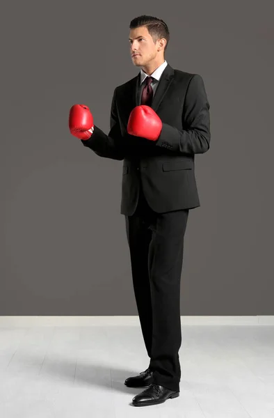 Businessman in boxing gloves — Stock Photo, Image