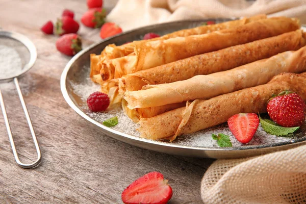 Delicious thin pancakes — Stock Photo, Image