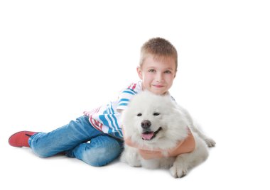 köpek olan küçük çocuk