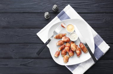 Plaka pastırmalı tavuk sarma