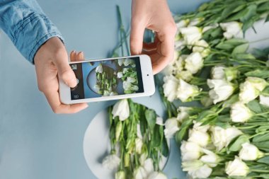 Blogger alarak fotoğraf eustoma çiçek cep telefonu ile