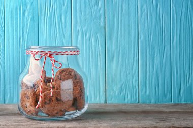 Cam Kavanoz ile lezzetli yulaf ezmeli kurabiye 