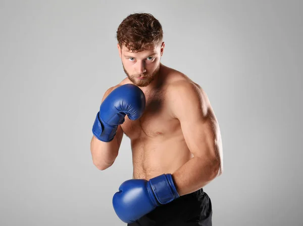 Arka plan üzerinde erkek boxer — Stok fotoğraf