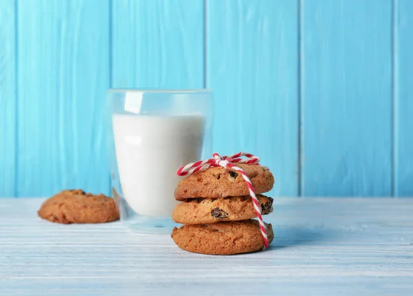 Delicious oatmeal cookies with raisins — Stock Photo, Image