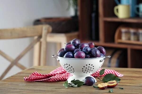 Fresh plums in colander — Stock Photo, Image