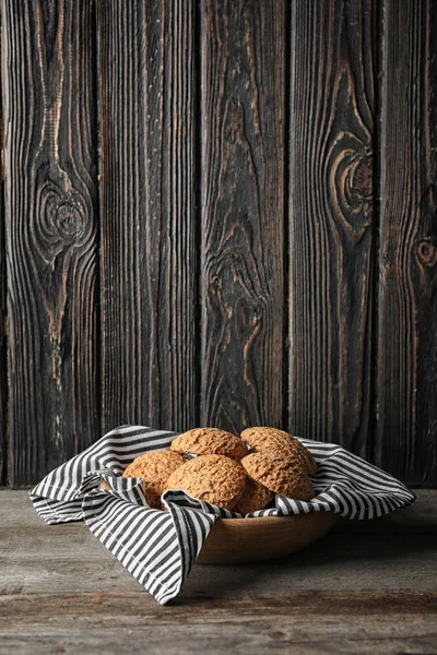 Cuenco con deliciosas galletas de avena — Foto de Stock