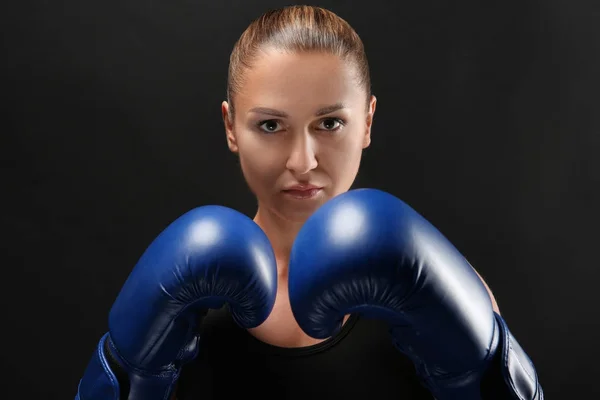 Schattig vrouwelijke bokser — Stockfoto