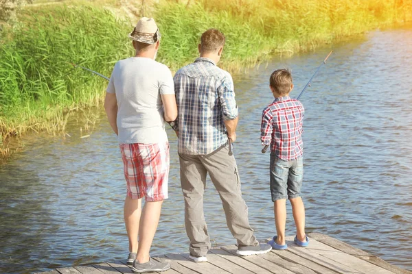 Family fishing on pond together — Stock Photo, Image