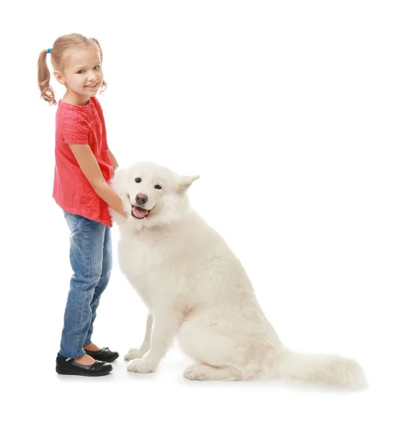 Klein meisje met hond — Stockfoto